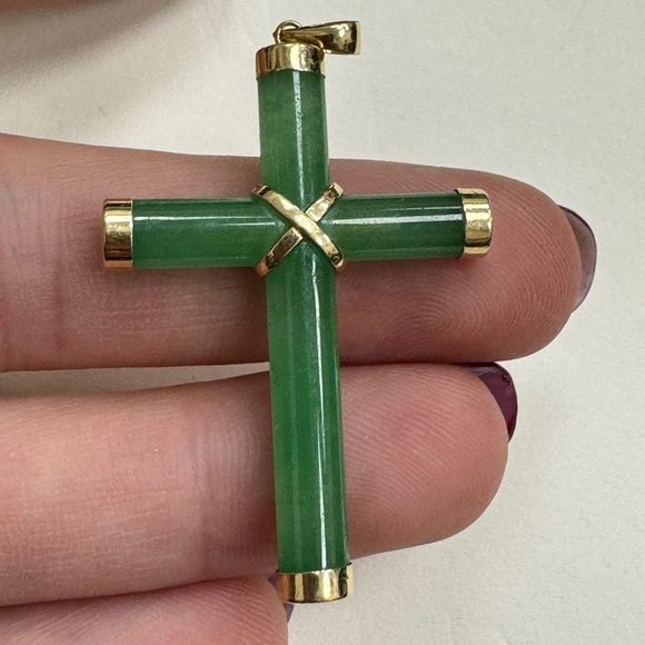14K yellow gold and jade cross pendant